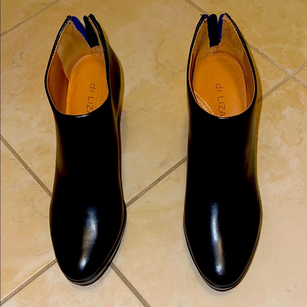 Black Leather Women’s Orthopaedic Booties by dr LIZA